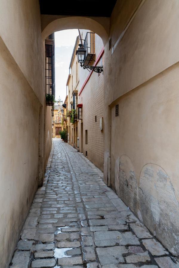 Bonito Callejon En La Juderia By Thegoodtourist Севиля Екстериор снимка